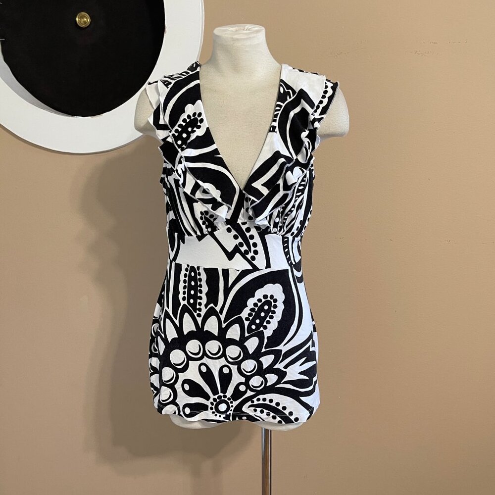 White House Black Market Black & White Abstract V Neck Ruffle Blouse Size Large